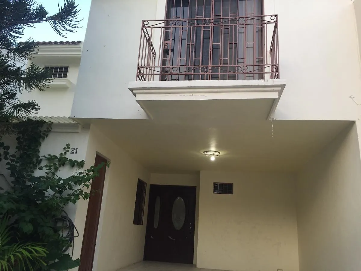 Casa Aurora Bed and Breakfast Κανκούν