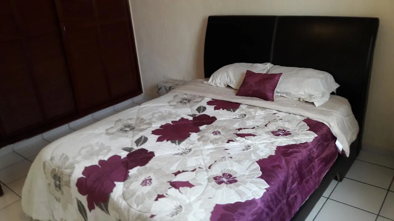 Casa Aurora Bed and Breakfast Κανκούν
