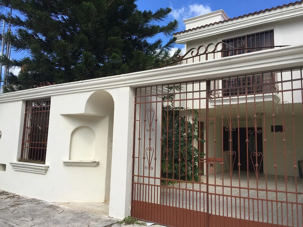مبيت وإفطار كانكون Casa Aurora 0*,  المكسيك